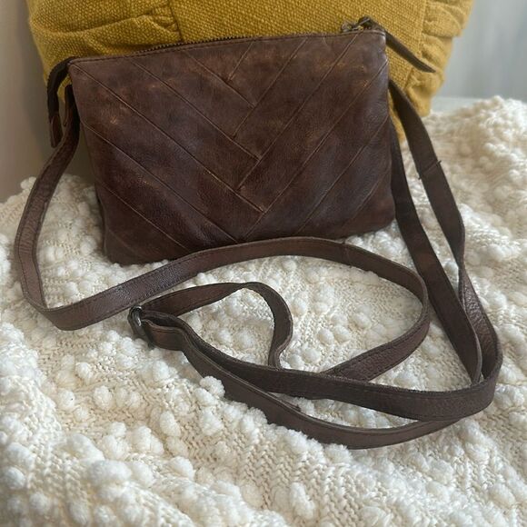 Latico Leather Sunny Brown Leather Crossbody Bag - Picture 3 of 7